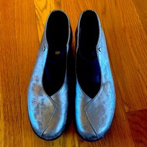 Wolky Cursa grey metallic size 41/9.5-10 us slip on with elastic